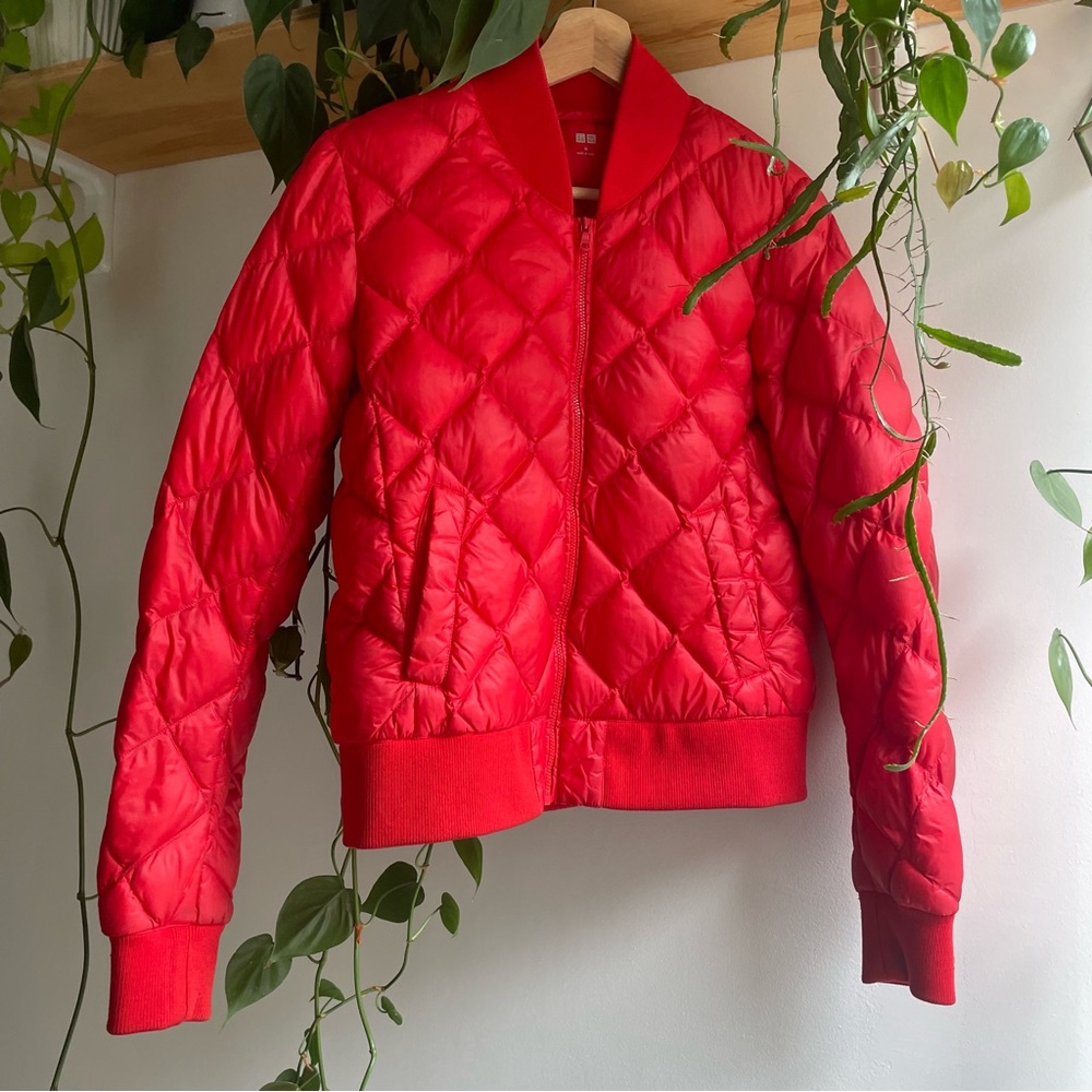 🍅🍊 Uniqlo red orange puffer bomber size M!